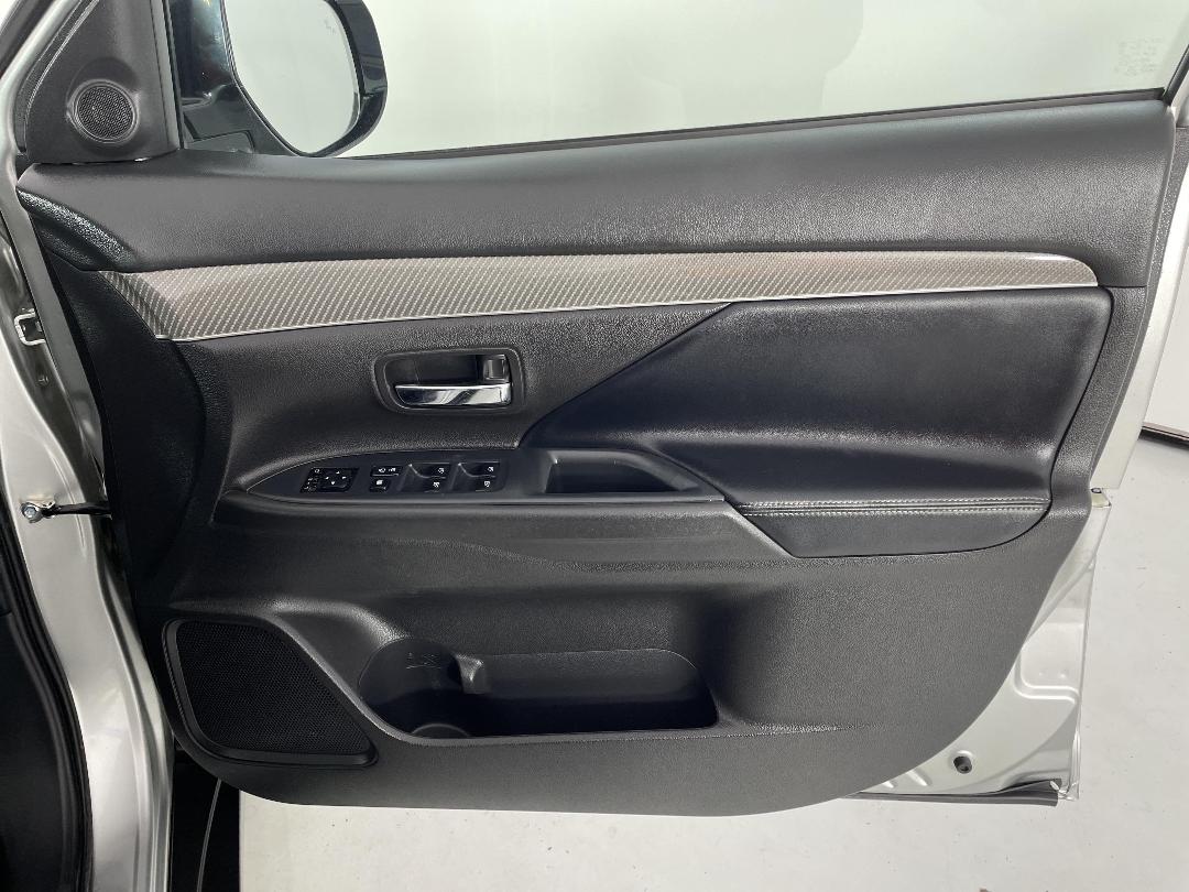 Photo '15' of Mitsubishi Outlander Photo '15' of Mitsubishi Outlander