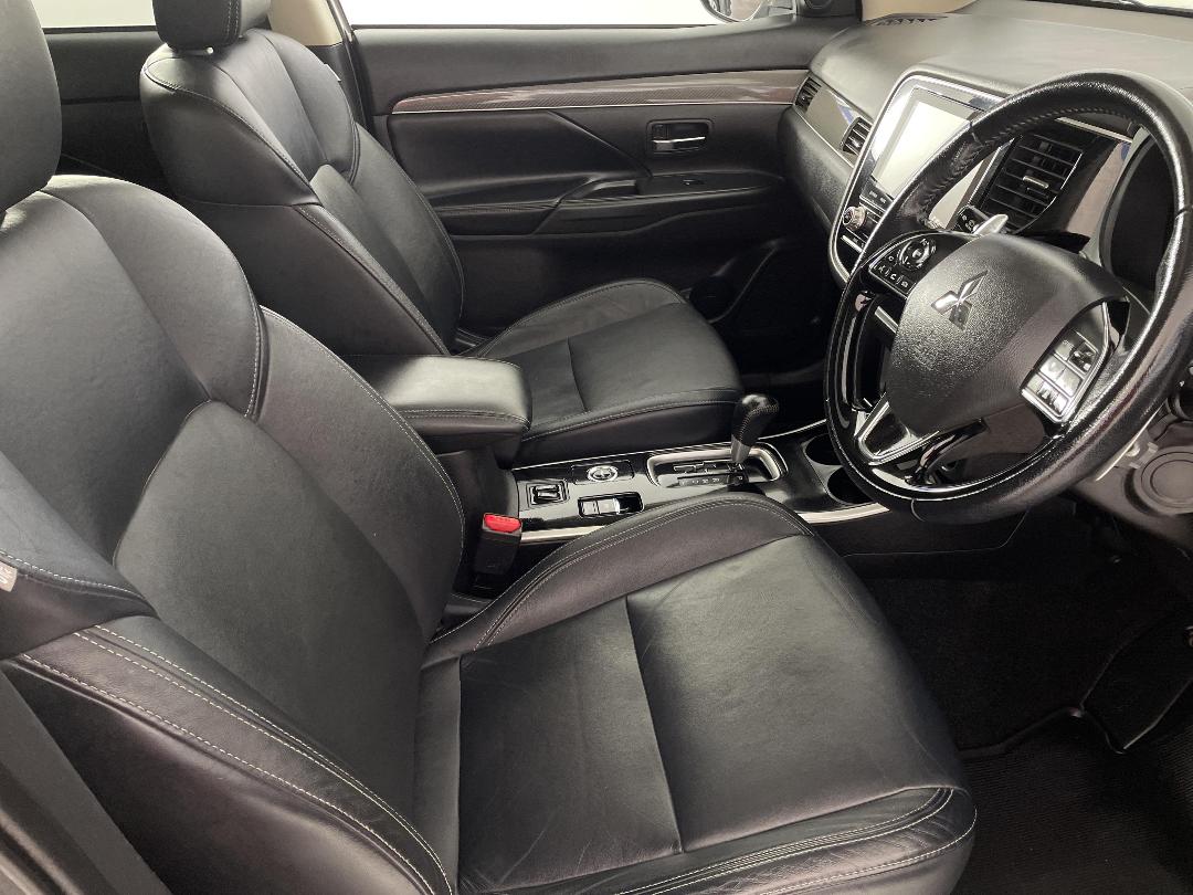 Photo '16' of Mitsubishi Outlander Photo '16' of Mitsubishi Outlander