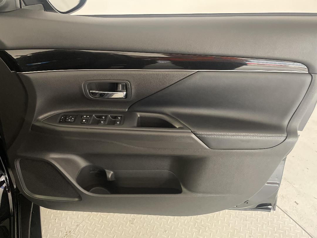 Photo '15' of Mitsubishi Outlander Photo '15' of Mitsubishi Outlander