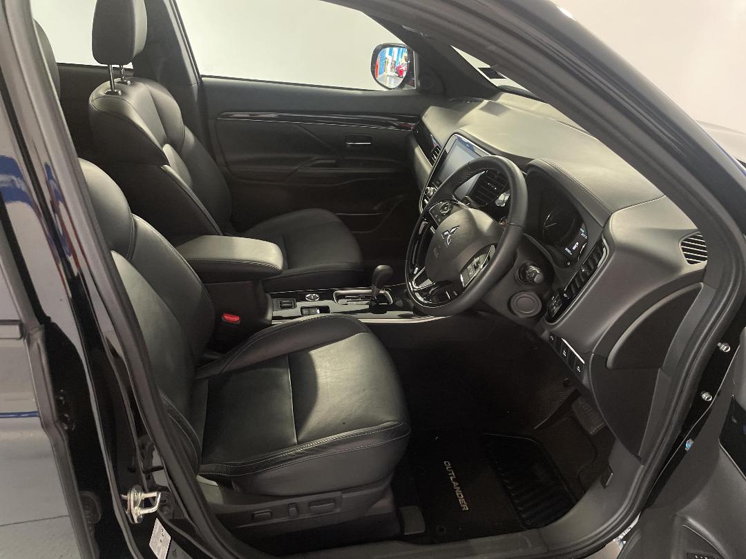 Photo '16' of Mitsubishi Outlander Photo '16' of Mitsubishi Outlander