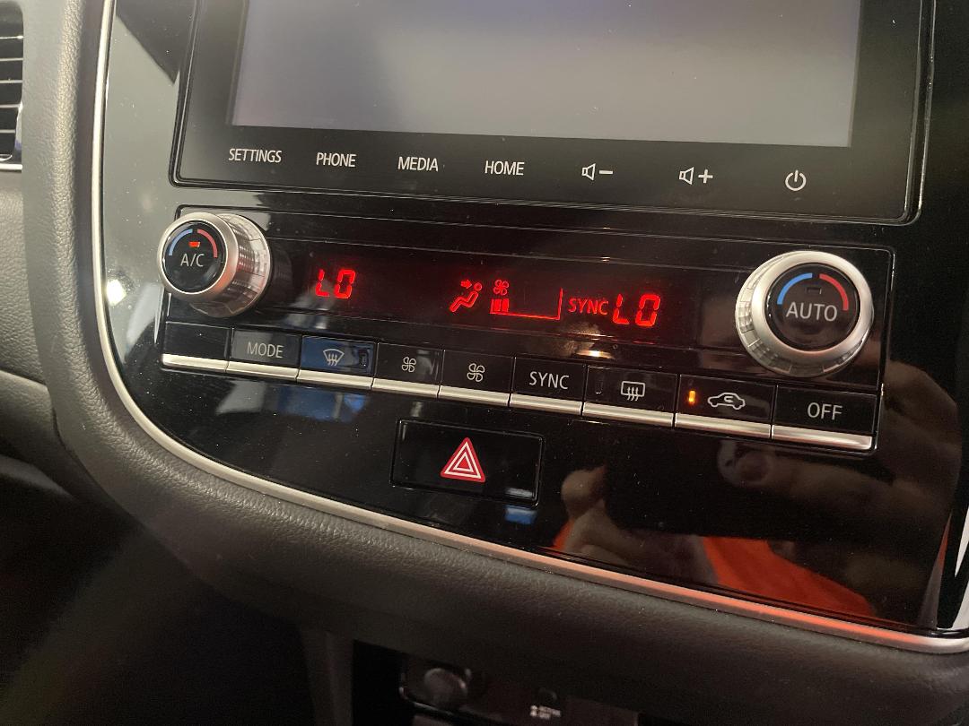 Photo '32' of Mitsubishi Outlander Photo '32' of Mitsubishi Outlander