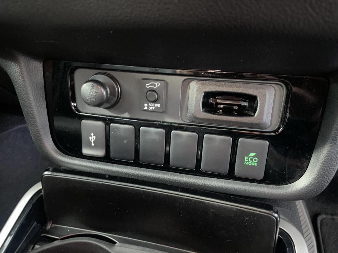 Photo '33' of Mitsubishi Outlander Photo '33' of Mitsubishi Outlander