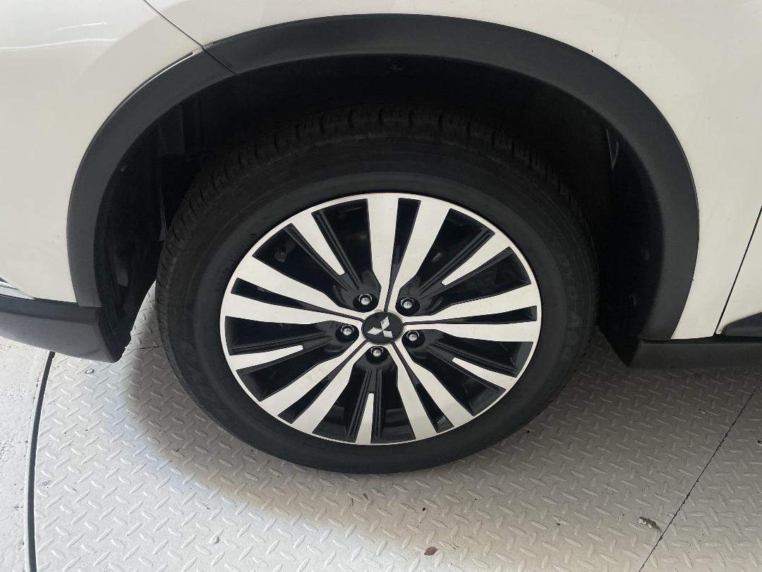 Photo '10' of Mitsubishi Outlander