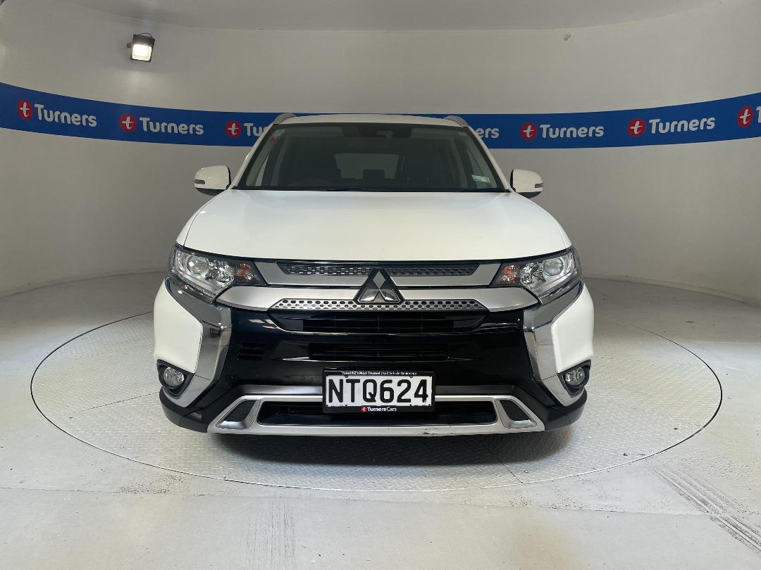 Photo '2' of Mitsubishi Outlander