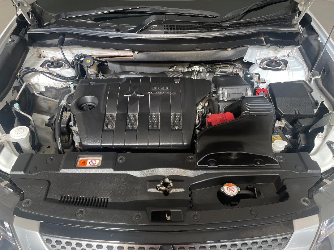 Photo '13' of Mitsubishi Outlander