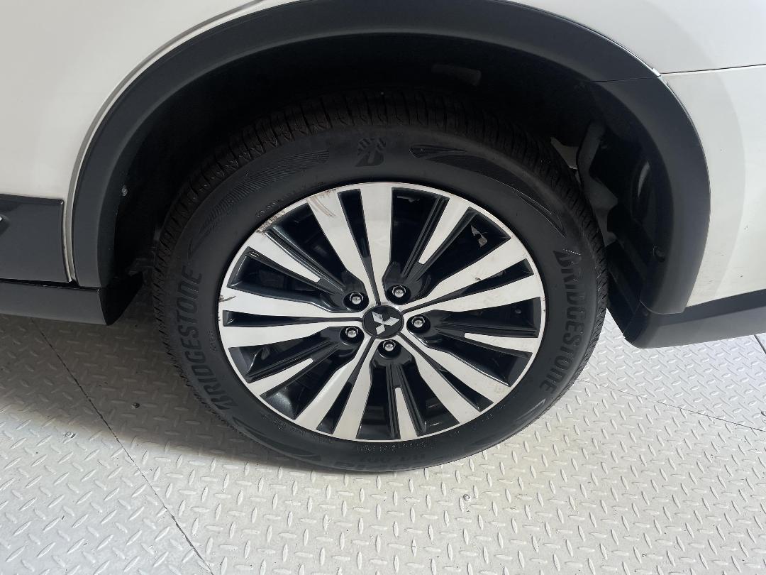 Photo '11' of Mitsubishi Outlander