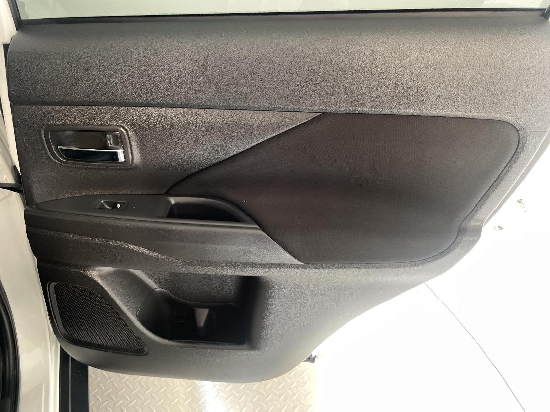 Photo '19' of Mitsubishi Outlander