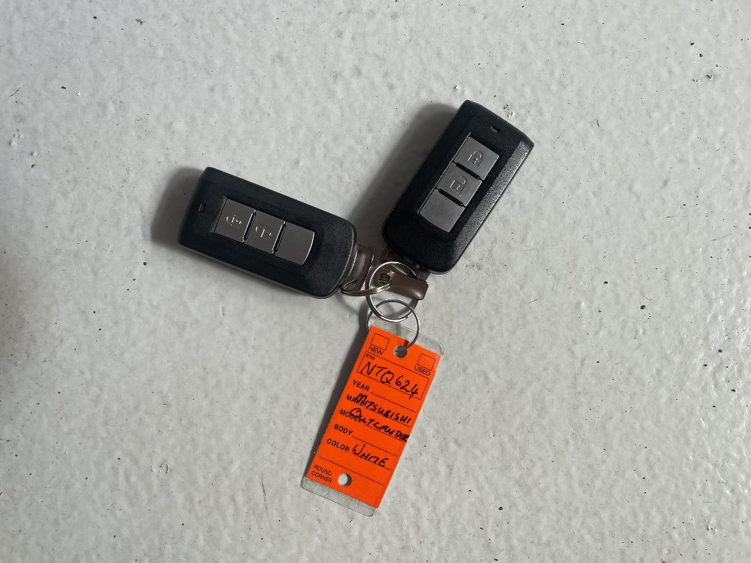 Photo '22' of Mitsubishi Outlander