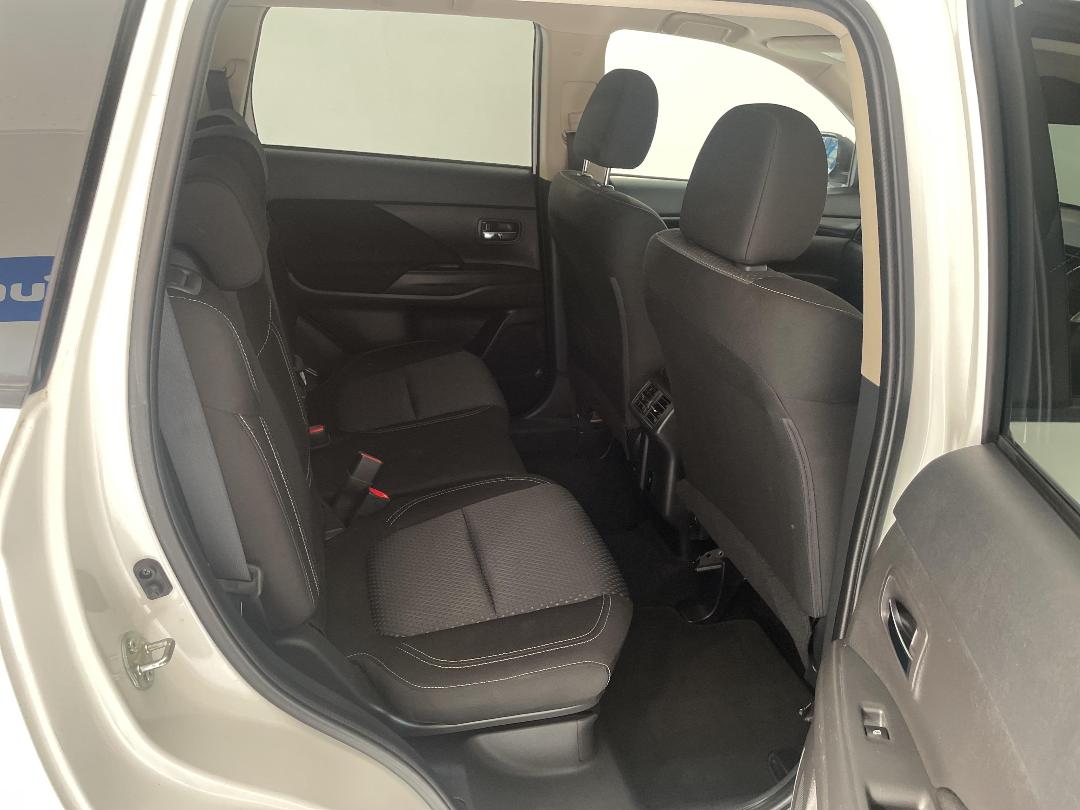 Photo '20' of Mitsubishi Outlander