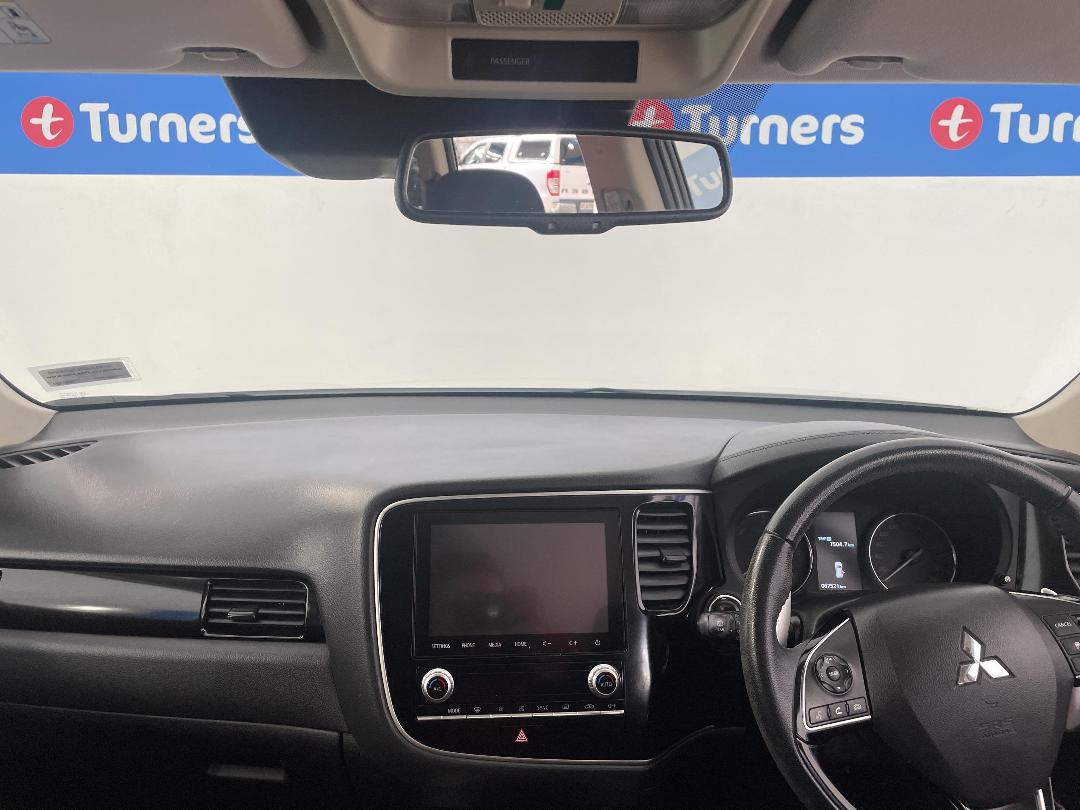 Photo '17' of Mitsubishi Outlander