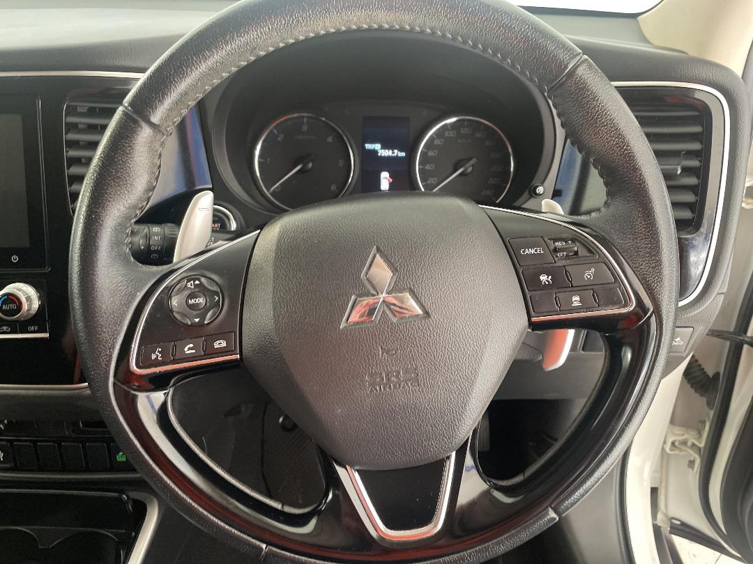 Photo '29' of Mitsubishi Outlander