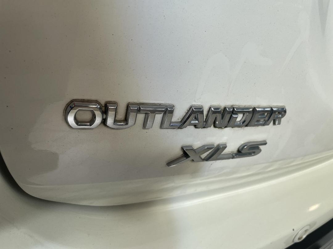 Photo '37' of Mitsubishi Outlander