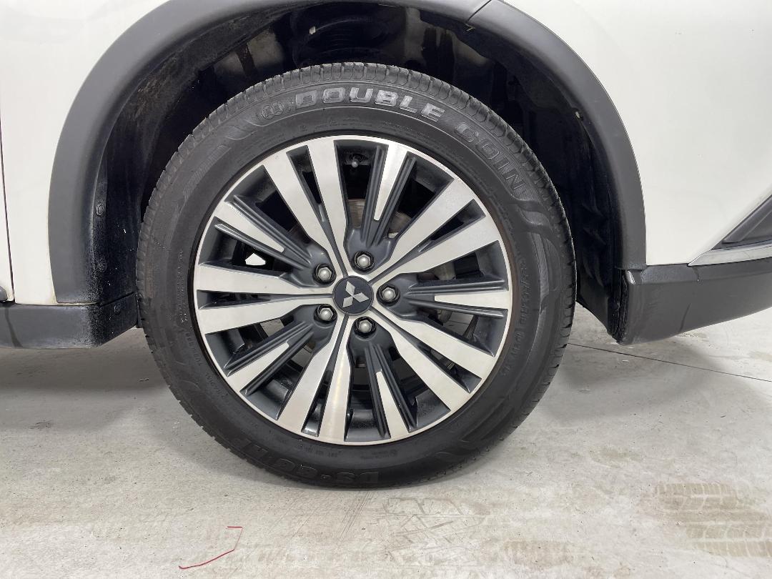 Photo '9' of Mitsubishi Outlander Photo '9' of Mitsubishi Outlander