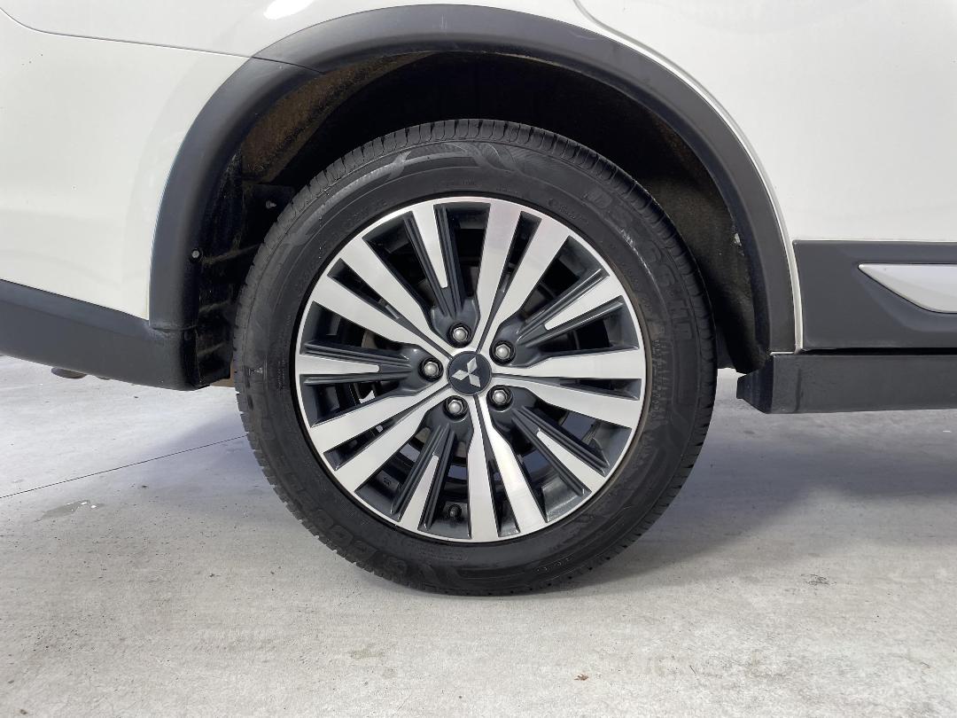 Photo '12' of Mitsubishi Outlander Photo '12' of Mitsubishi Outlander