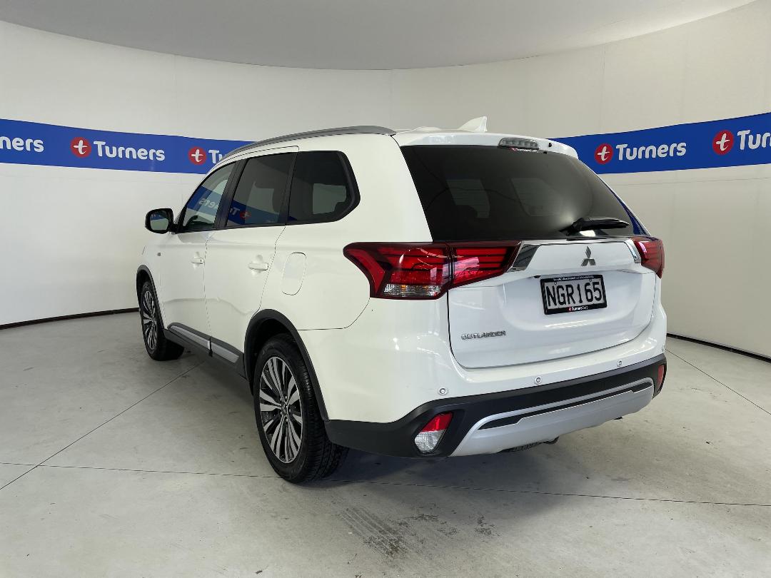 Photo '5' of Mitsubishi Outlander Photo '5' of Mitsubishi Outlander