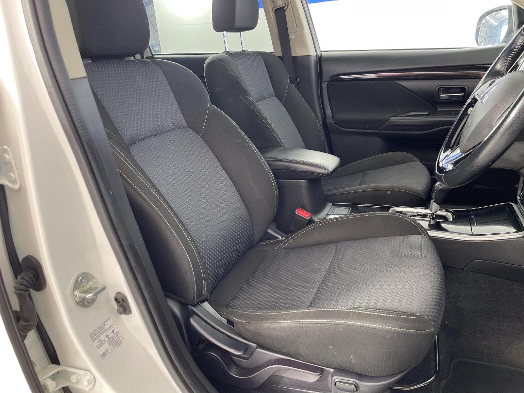 Photo '16' of Mitsubishi Outlander Photo '16' of Mitsubishi Outlander