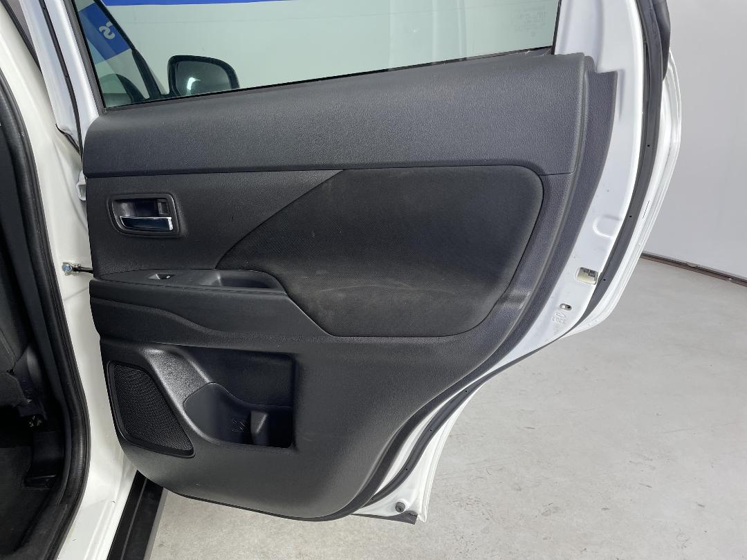 Photo '19' of Mitsubishi Outlander Photo '19' of Mitsubishi Outlander