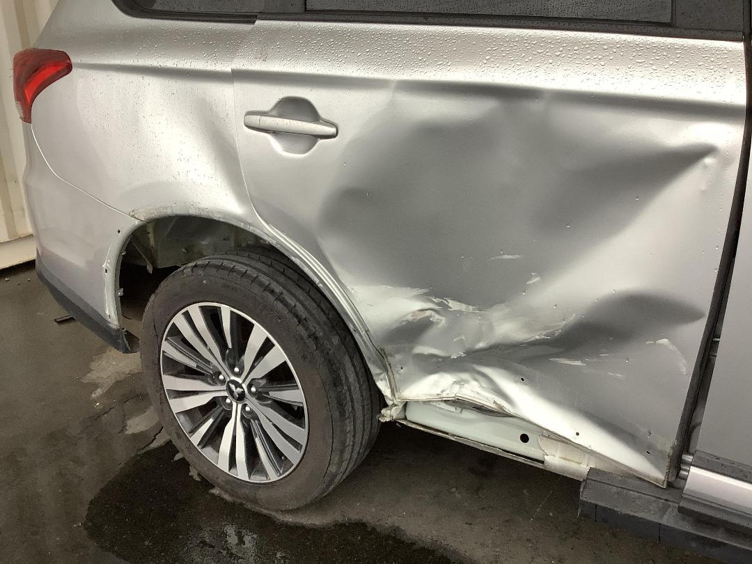 Photo '3' of Mitsubishi Outlander LS Photo '3' of Mitsubishi Outlander LS