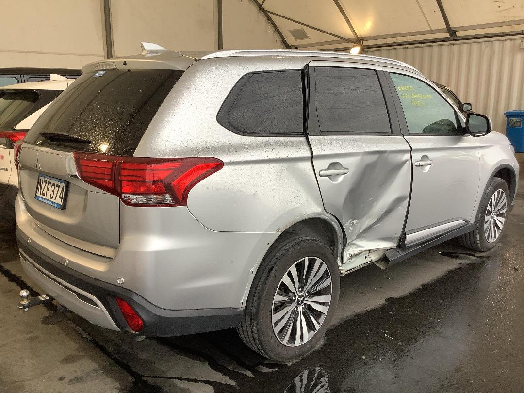 Photo '4' of Mitsubishi Outlander LS Photo '4' of Mitsubishi Outlander LS