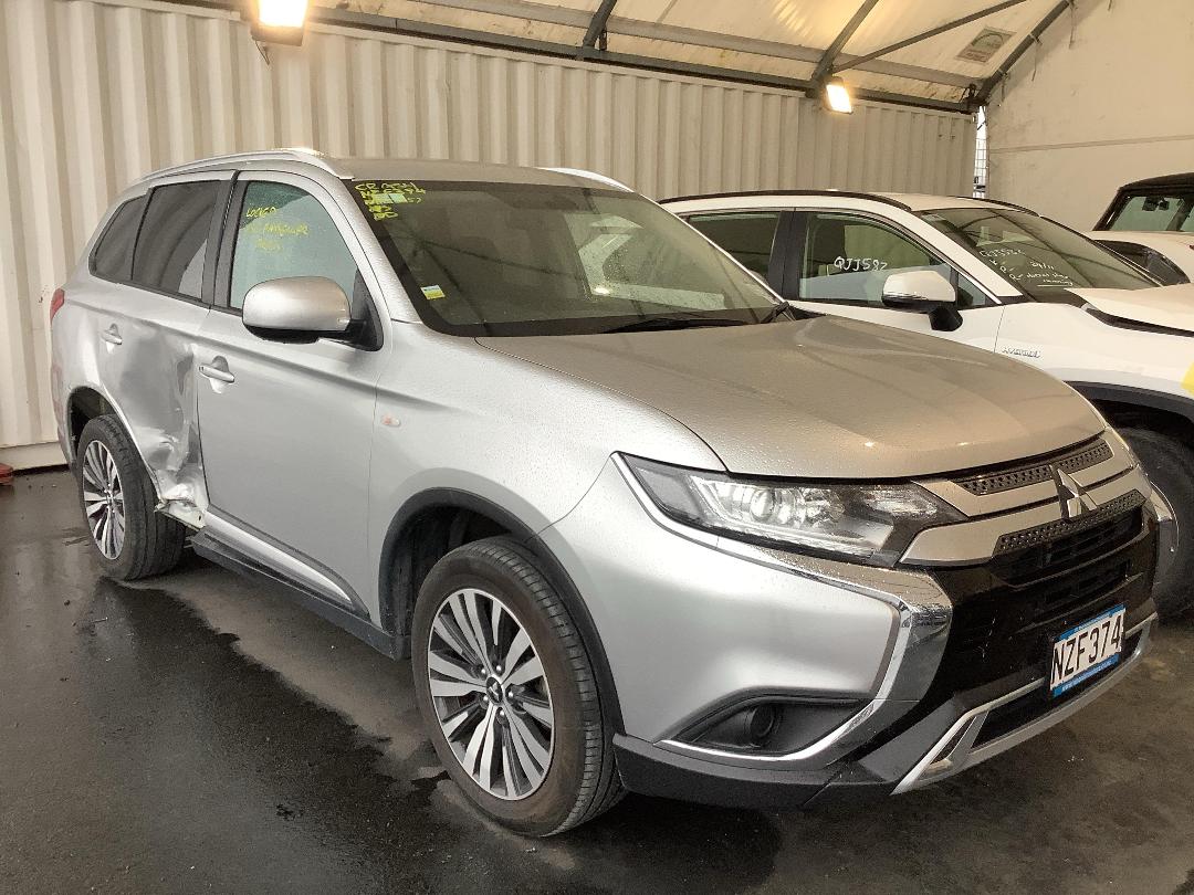 Photo '2' of Mitsubishi Outlander LS Photo '2' of Mitsubishi Outlander LS