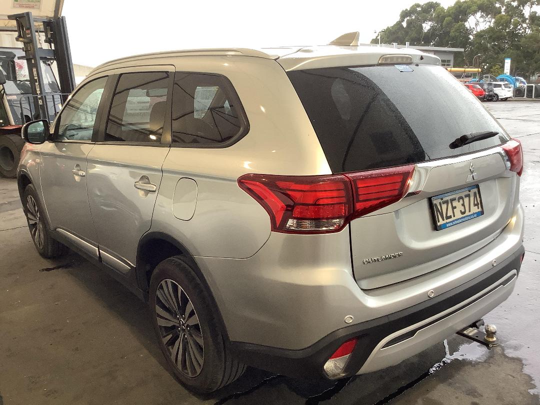 Photo '5' of Mitsubishi Outlander LS Photo '5' of Mitsubishi Outlander LS