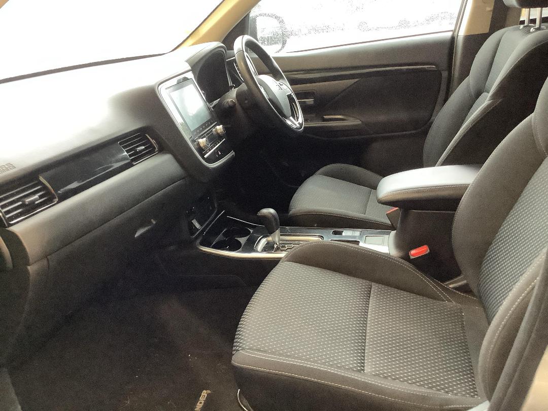 Photo '10' of Mitsubishi Outlander LS Photo '10' of Mitsubishi Outlander LS