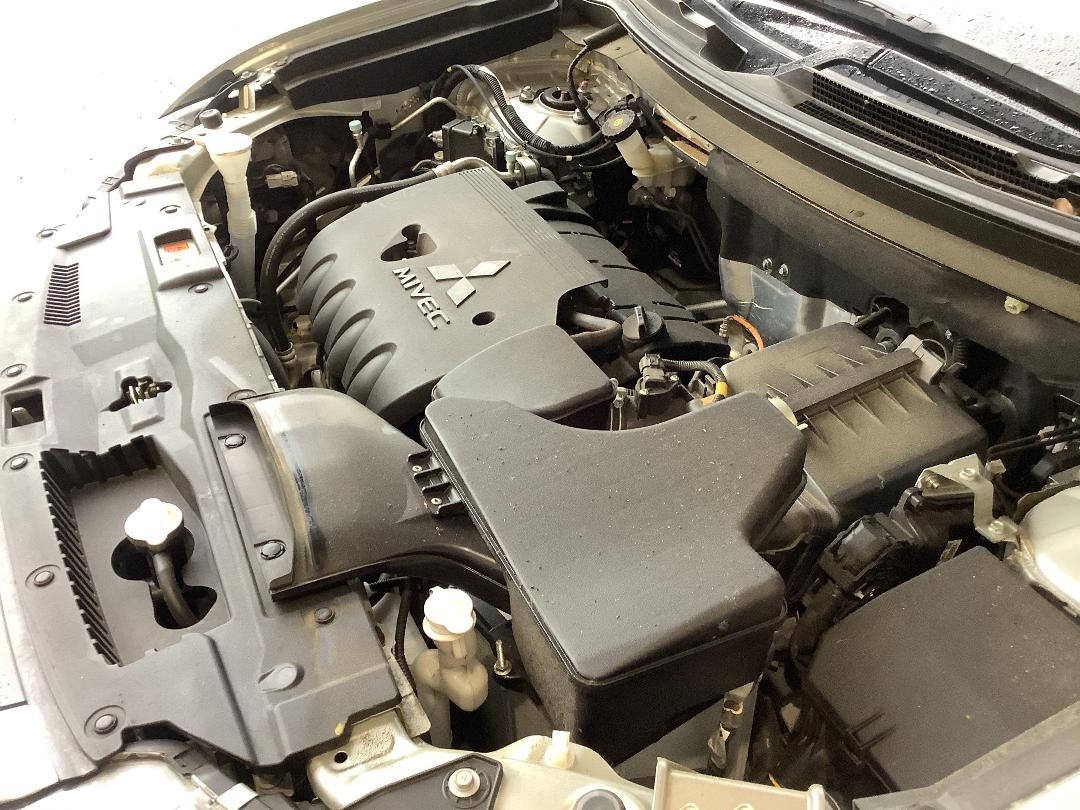 Photo '12' of Mitsubishi Outlander LS Photo '12' of Mitsubishi Outlander LS