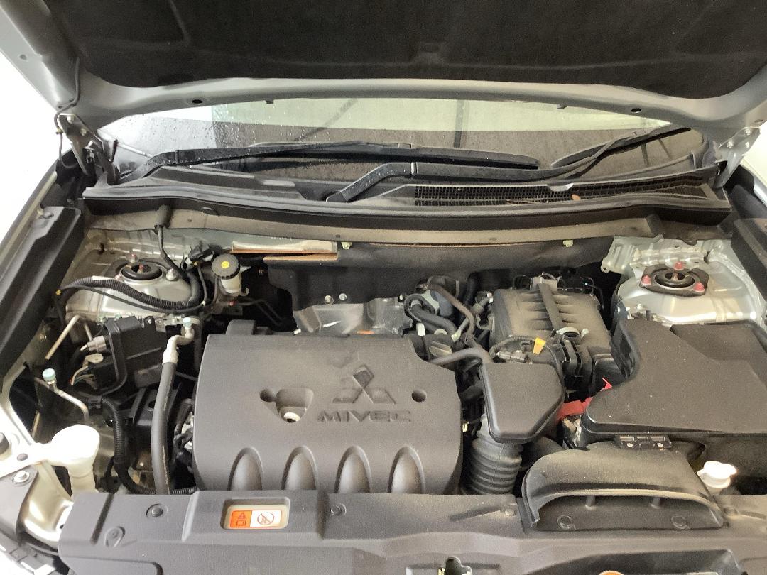 Photo '11' of Mitsubishi Outlander LS Photo '11' of Mitsubishi Outlander LS