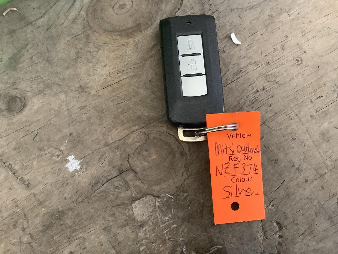 Photo '18' of Mitsubishi Outlander LS Photo '18' of Mitsubishi Outlander LS