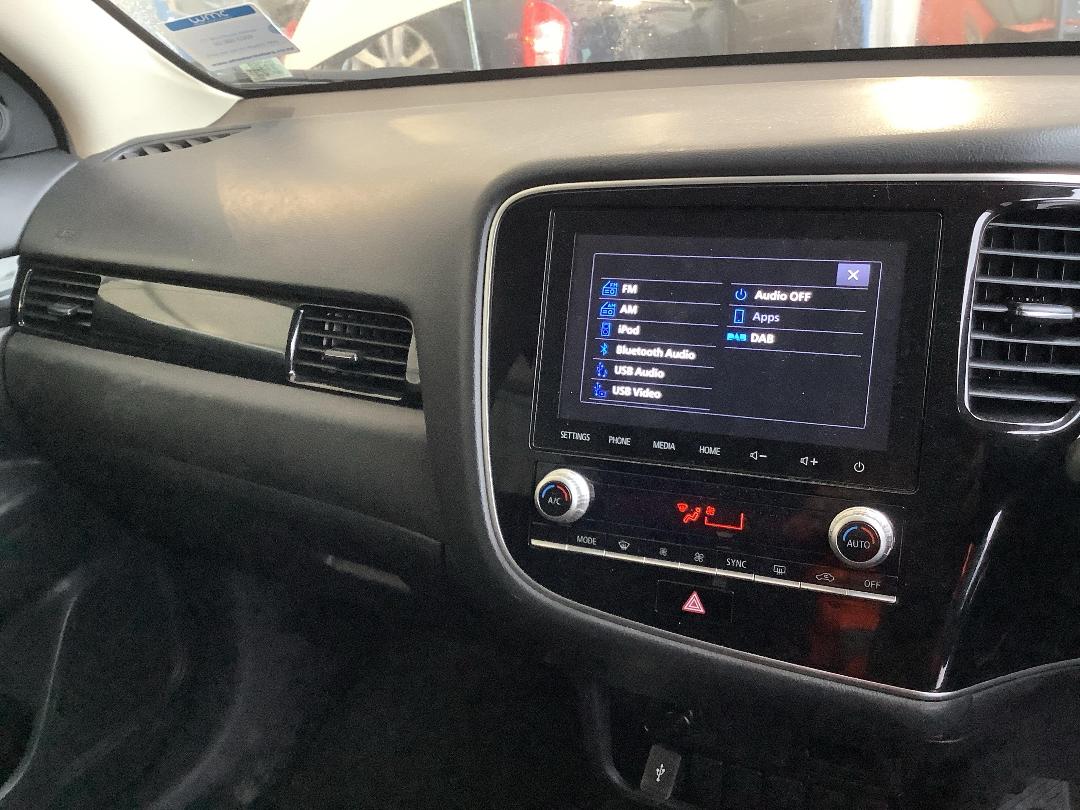 Photo '17' of Mitsubishi Outlander LS Photo '17' of Mitsubishi Outlander LS