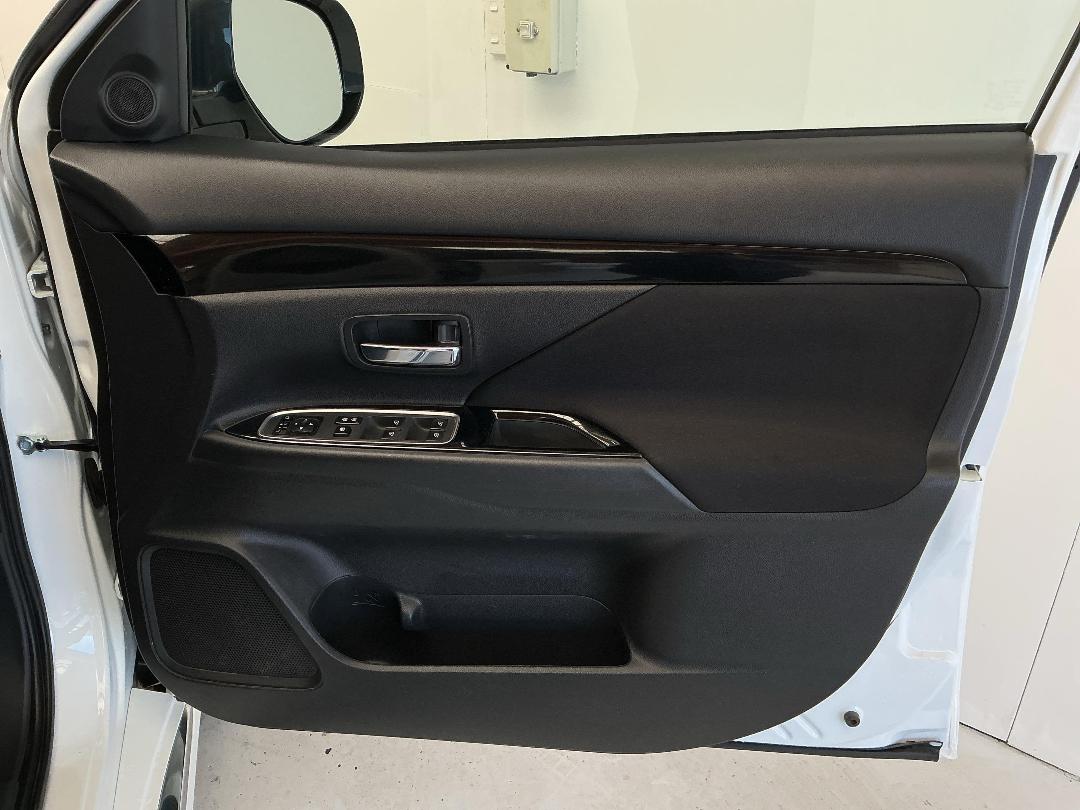 Photo '15' of Mitsubishi Outlander Photo '15' of Mitsubishi Outlander