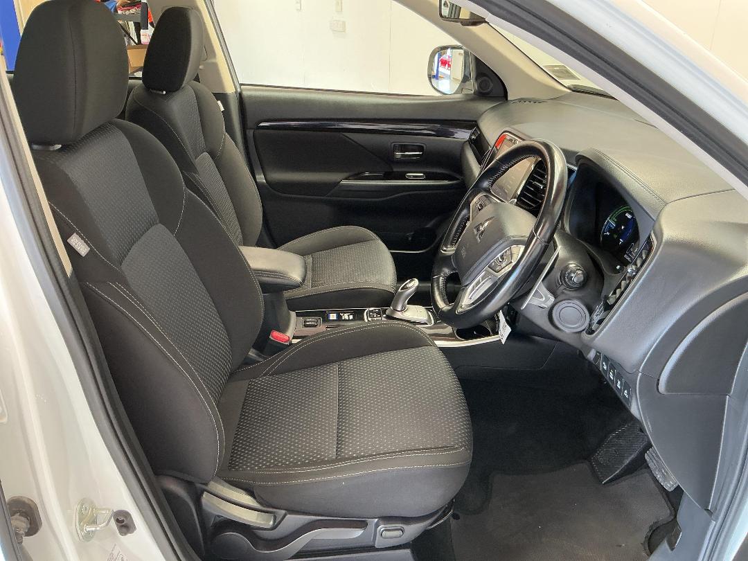 Photo '16' of Mitsubishi Outlander Photo '16' of Mitsubishi Outlander