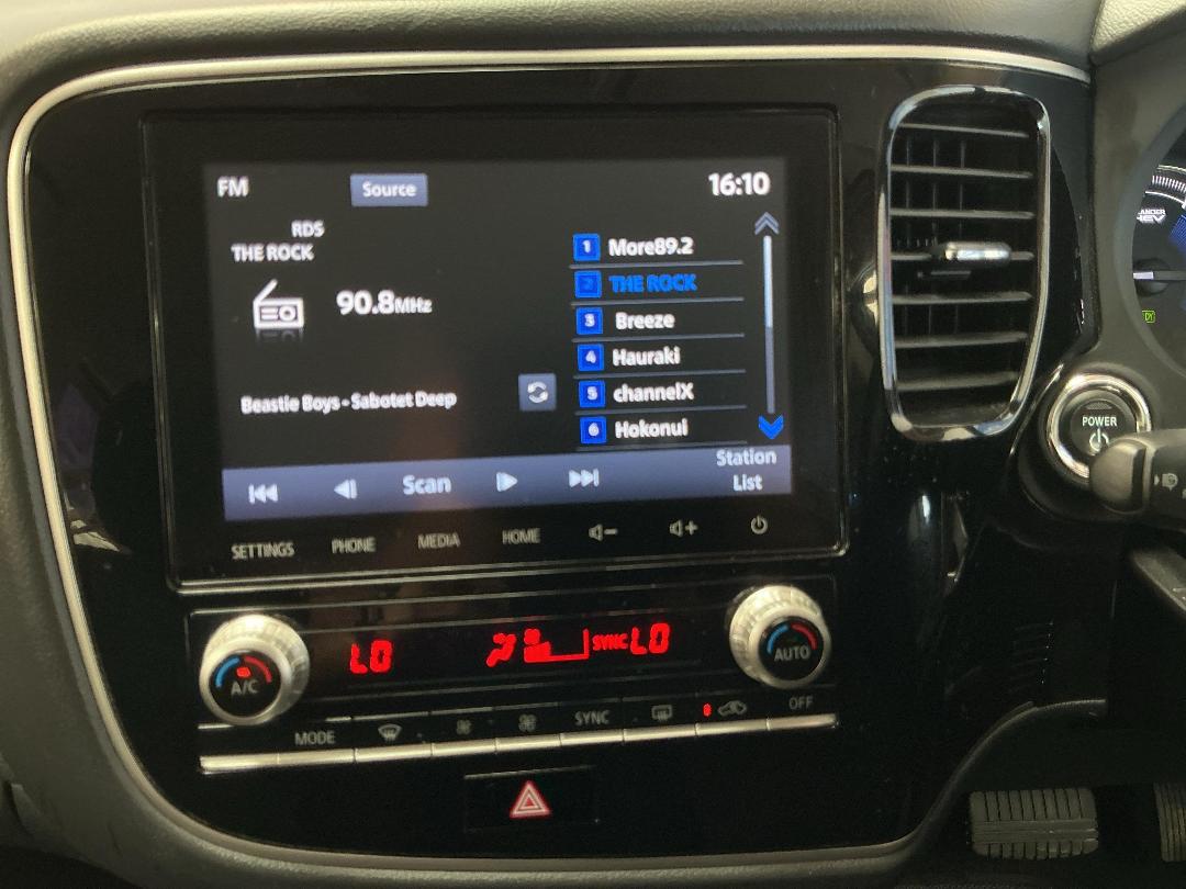 Photo '18' of Mitsubishi Outlander Photo '18' of Mitsubishi Outlander