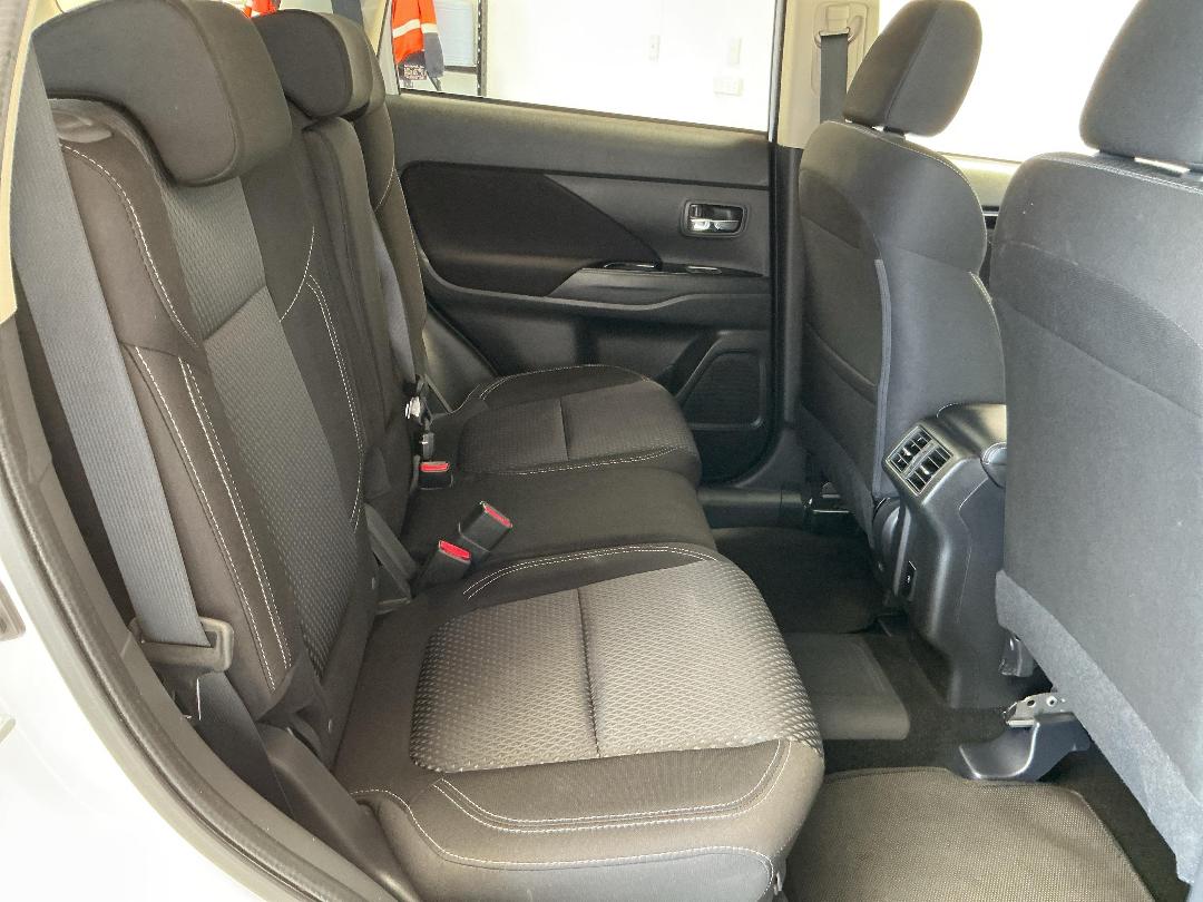 Photo '20' of Mitsubishi Outlander Photo '20' of Mitsubishi Outlander