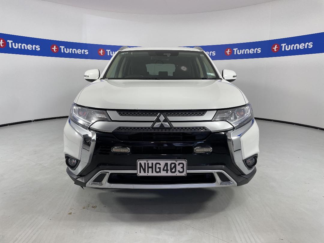 Photo '2' of Mitsubishi Outlander