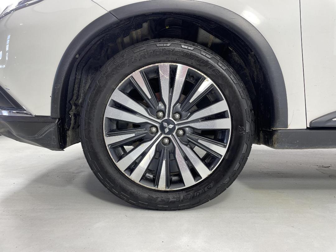 Photo '10' of Mitsubishi Outlander