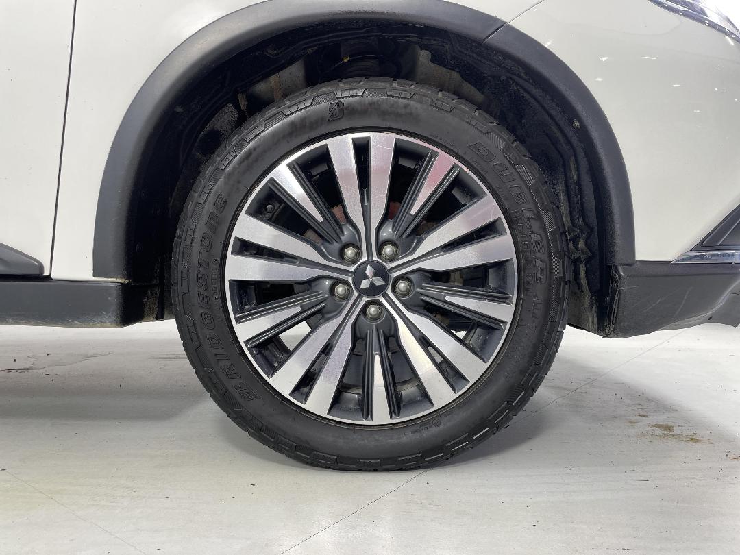 Photo '9' of Mitsubishi Outlander