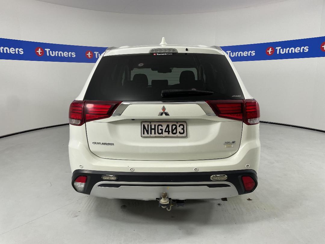 Photo '6' of Mitsubishi Outlander