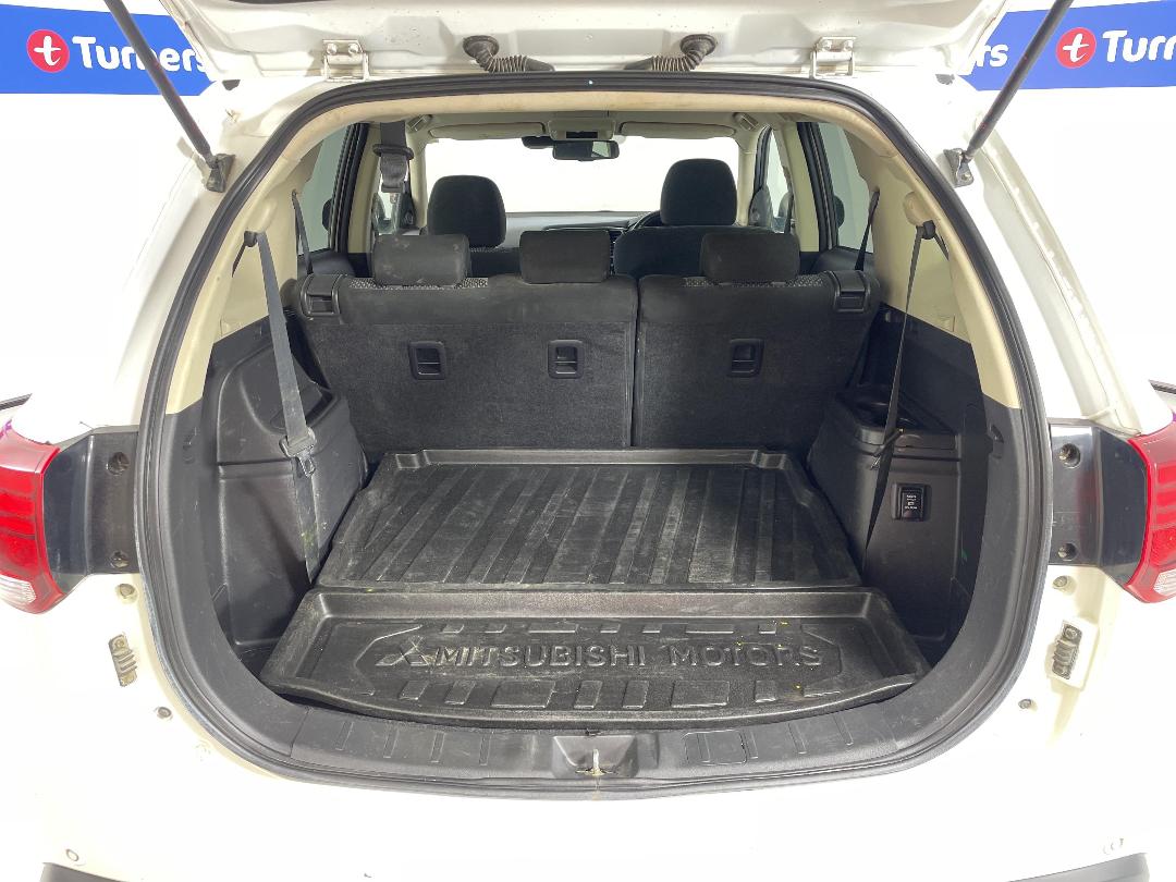 Photo '14' of Mitsubishi Outlander