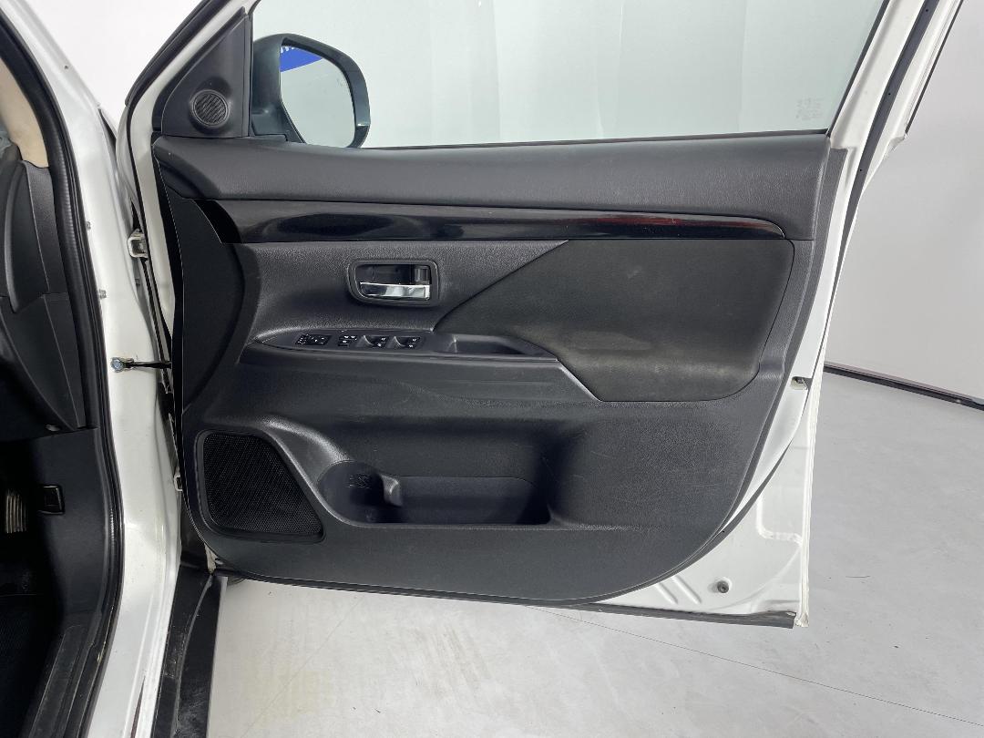 Photo '15' of Mitsubishi Outlander