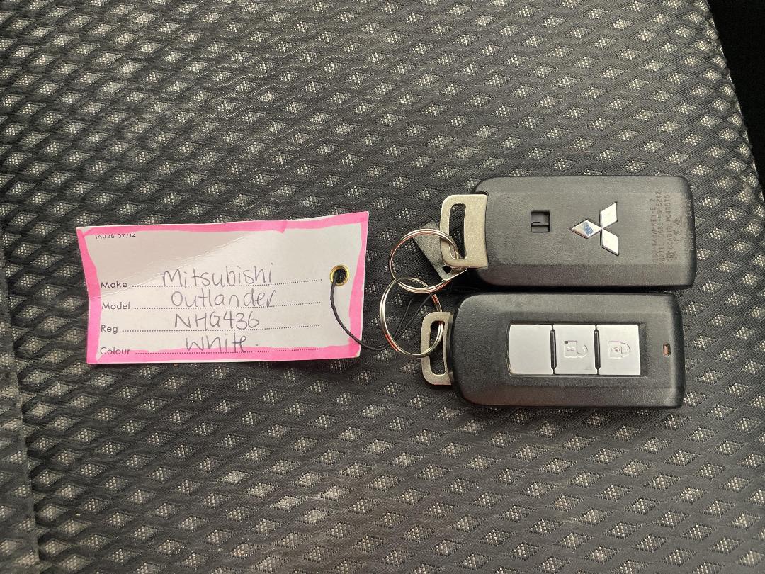 Photo '22' of Mitsubishi Outlander