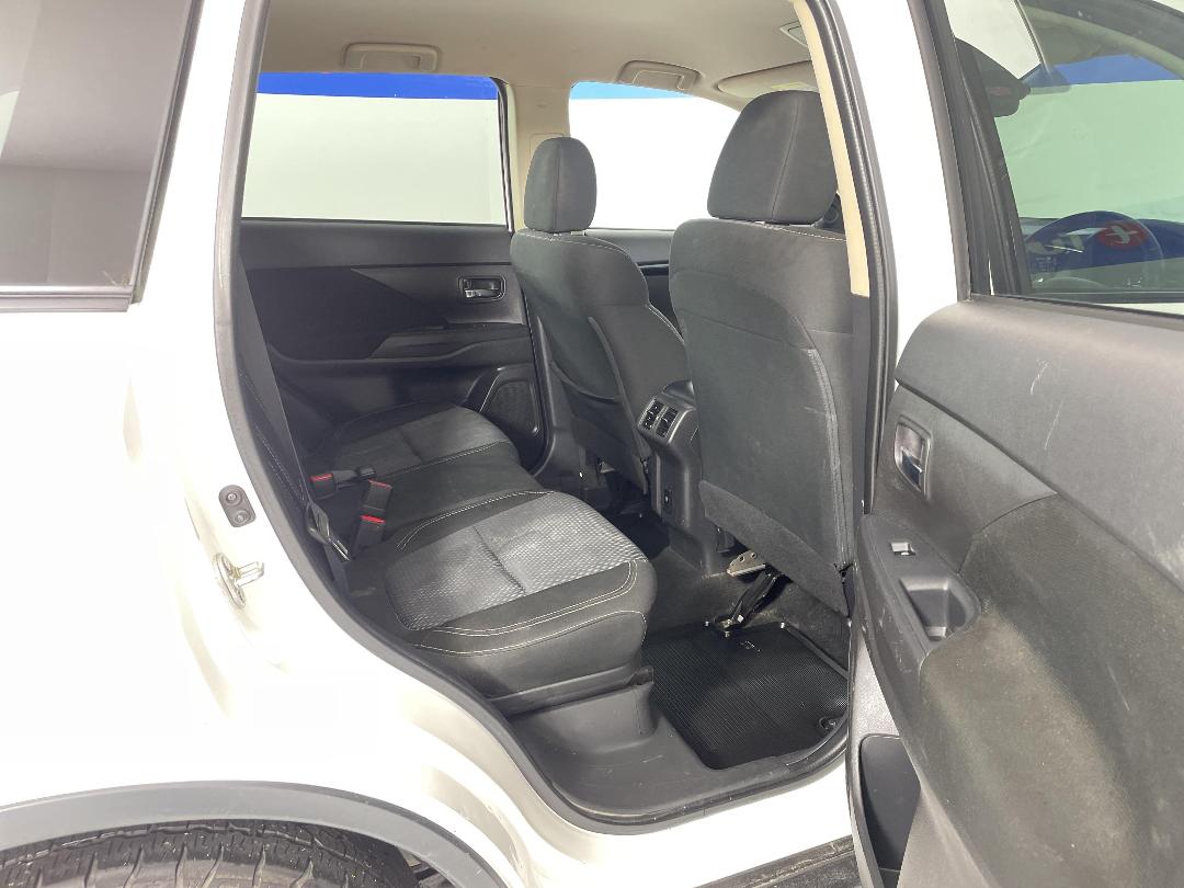 Photo '20' of Mitsubishi Outlander