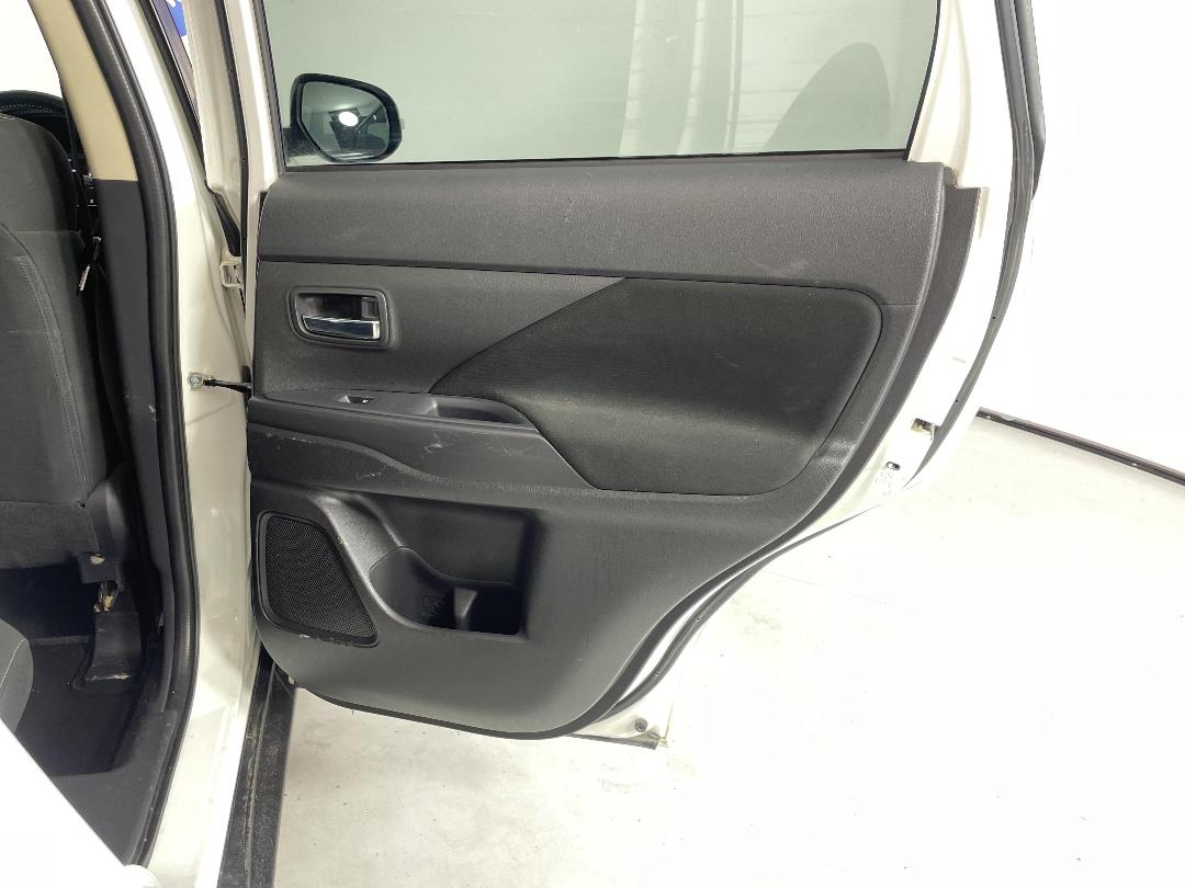 Photo '19' of Mitsubishi Outlander