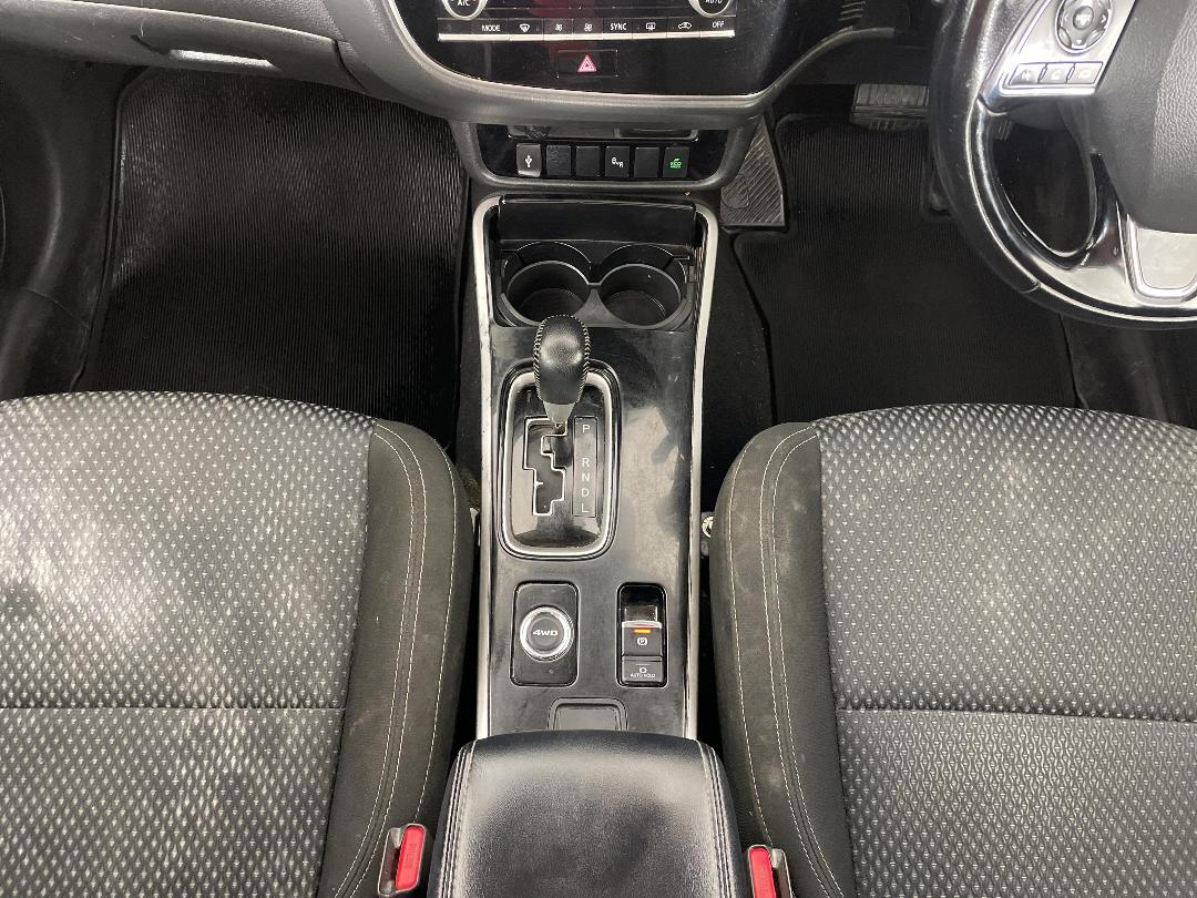 Photo '18' of Mitsubishi Outlander