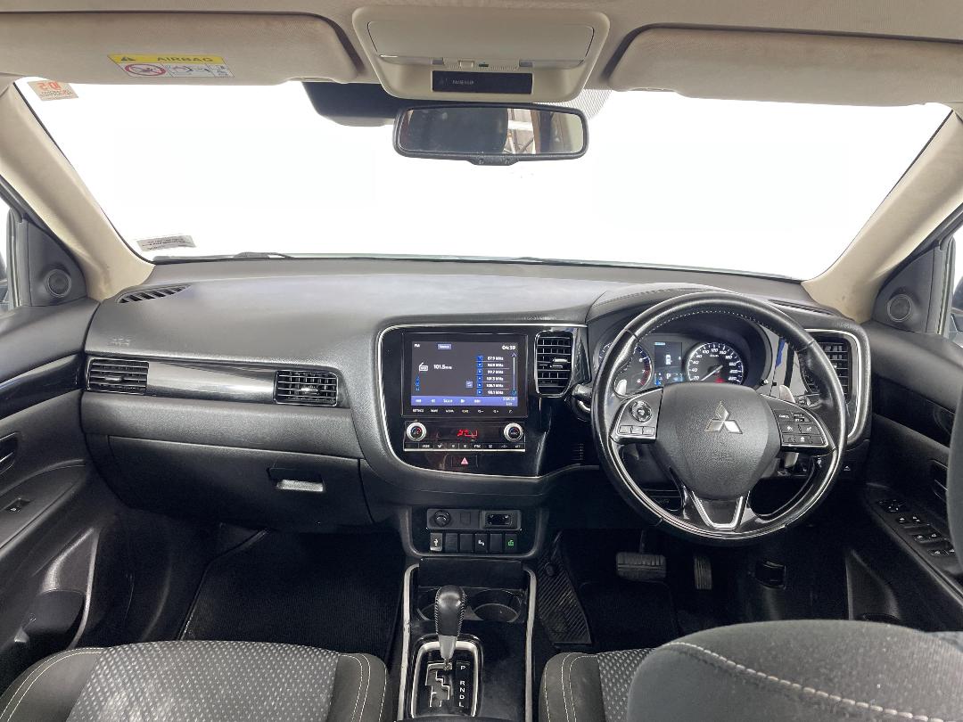 Photo '17' of Mitsubishi Outlander