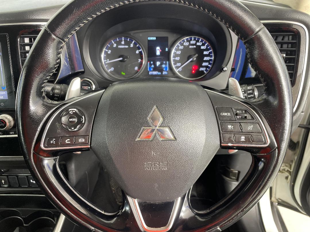 Photo '23' of Mitsubishi Outlander