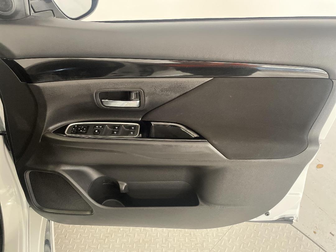 Photo '15' of Mitsubishi Outlander Photo '15' of Mitsubishi Outlander