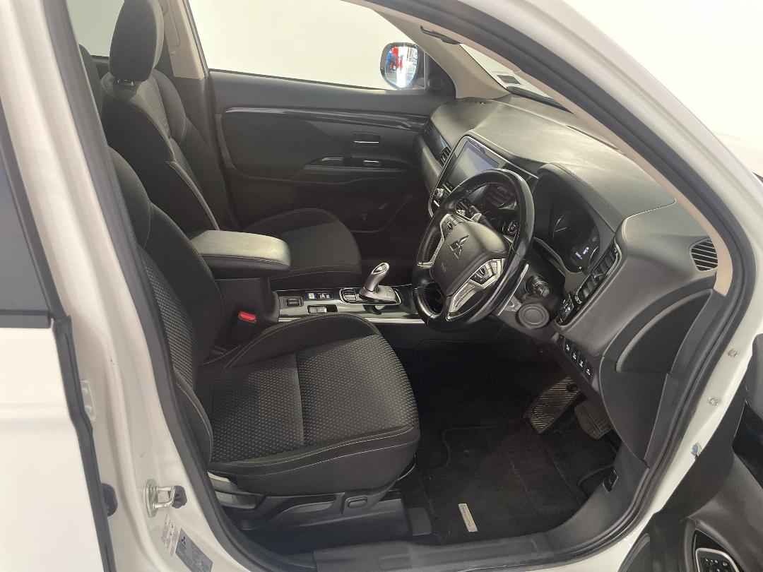 Photo '16' of Mitsubishi Outlander Photo '16' of Mitsubishi Outlander