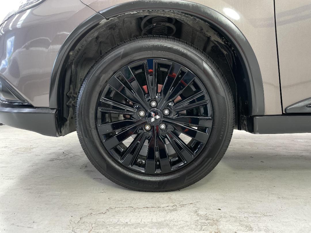 Photo '10' of Mitsubishi Outlander