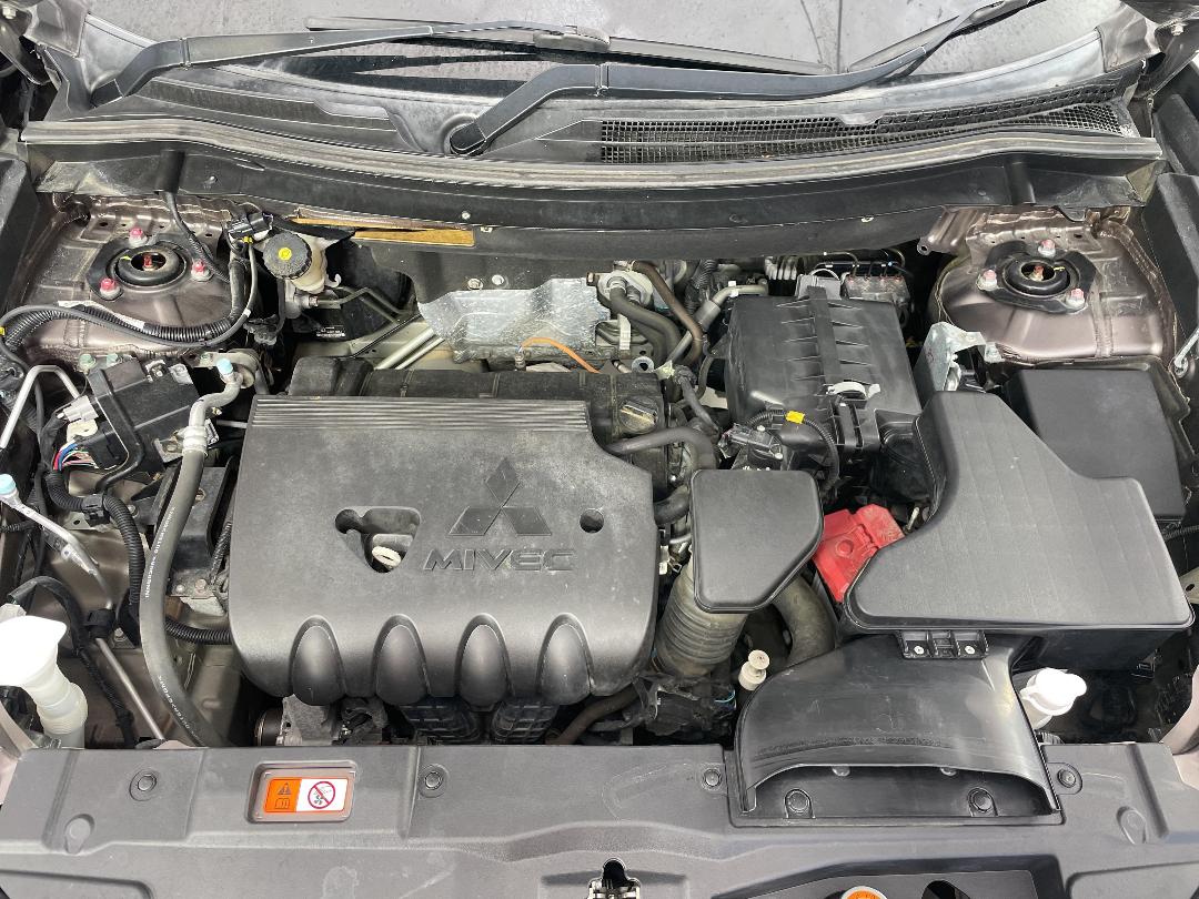 Photo '13' of Mitsubishi Outlander